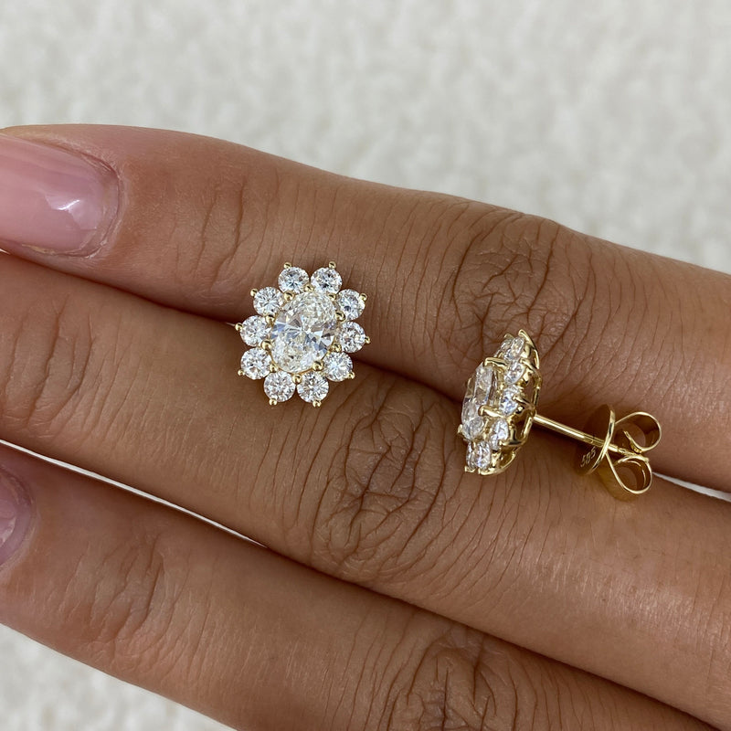 Diamond Stud Earrings 2.2 ct Yellow Gold