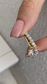 Daisy-set Engagement Ring 2.70 Carat Yellow Gold