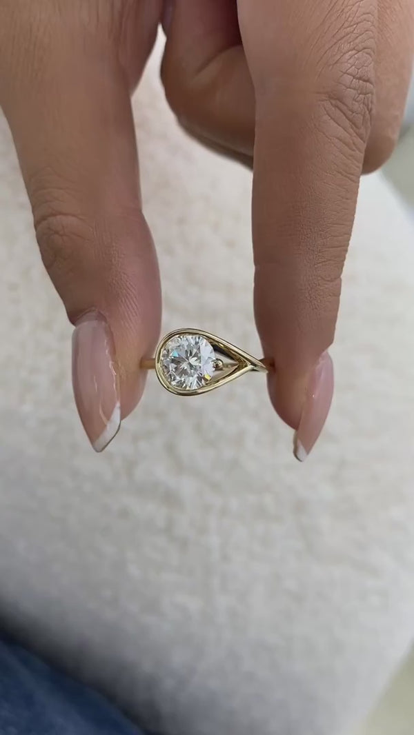 Engagement Ring 1.50 Carat Yellow Gold