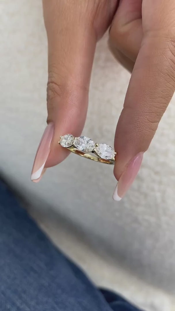 Diamond 3 Stone Ring 1.7 ct Yellow Gold