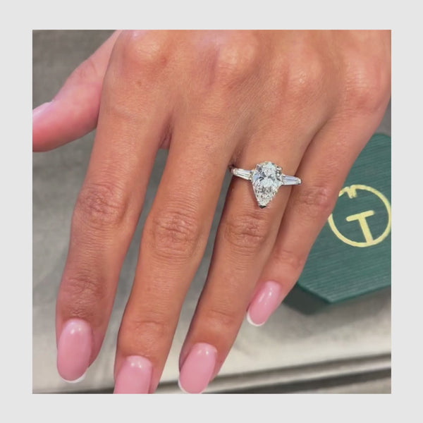 Pris - Pear Cut 2.45 Carat Diamond Engagement Ring
