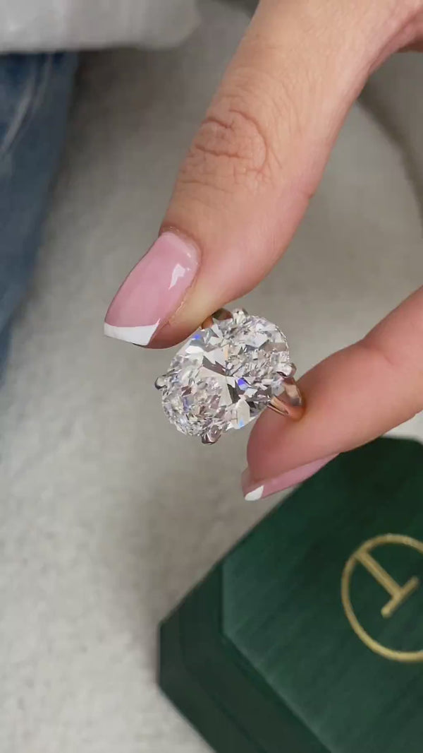 Nikas Engagement Ring 10.20 carat, 18K gold
